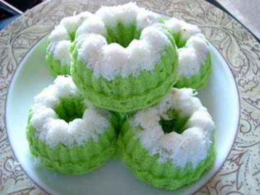 KUE iPUTUi iAYUi Green Cake DELICIOUS TASTE